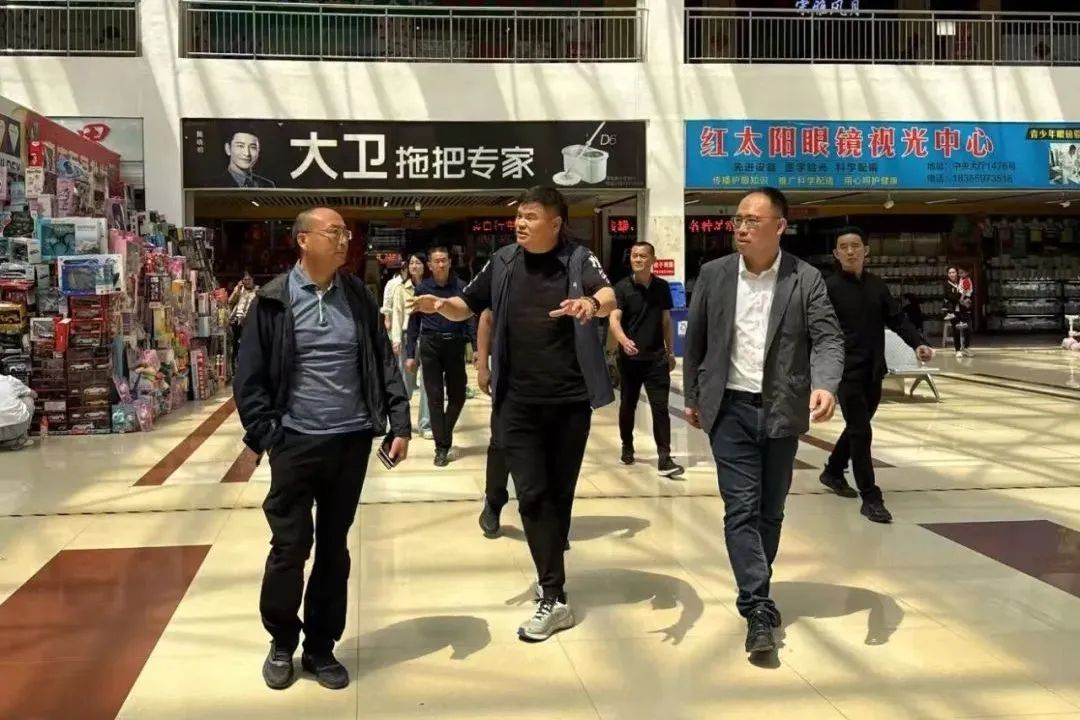 上海黑岩湖企业发展有限公司董事长郑爱民一行莅临集团广饶市场参观考察 上海黑岩湖企业发展有限公司董事长郑爱民一行莅临集团广饶市场参观考察