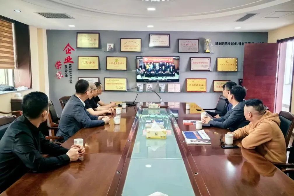 上海黑岩湖企业发展有限公司董事长郑爱民一行莅临集团广饶市场参观考察 上海黑岩湖企业发展有限公司董事长郑爱民一行莅临集团广饶市场参观考察