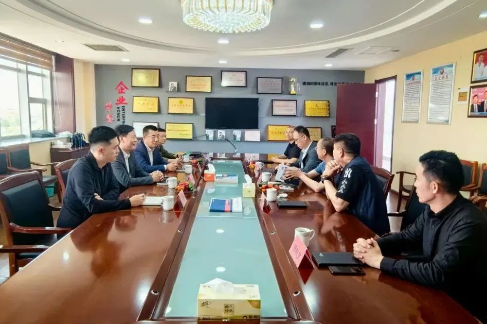 上海黑岩湖企业发展有限公司董事长郑爱民一行莅临集团广饶市场参观考察 上海黑岩湖企业发展有限公司董事长郑爱民一行莅临集团广饶市场参观考察