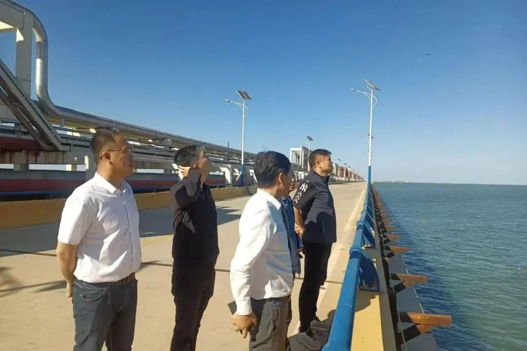 上海黑岩湖企业发展有限公司董事长郑爱民一行莅临集团广饶市场参观考察 上海黑岩湖企业发展有限公司董事长郑爱民一行莅临集团广饶市场参观考察