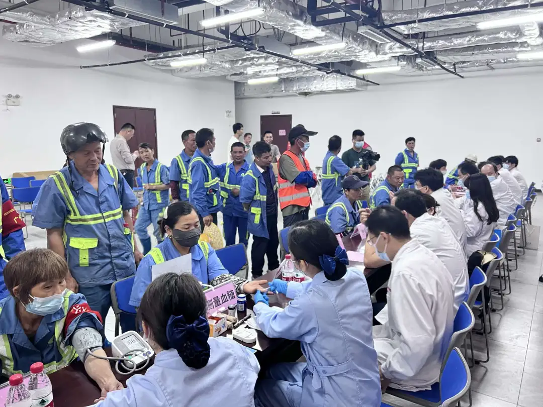 【院内新闻】关爱城市美容师 健康义诊暖人心 【院内新闻】关爱城市美容师 健康义诊暖人心