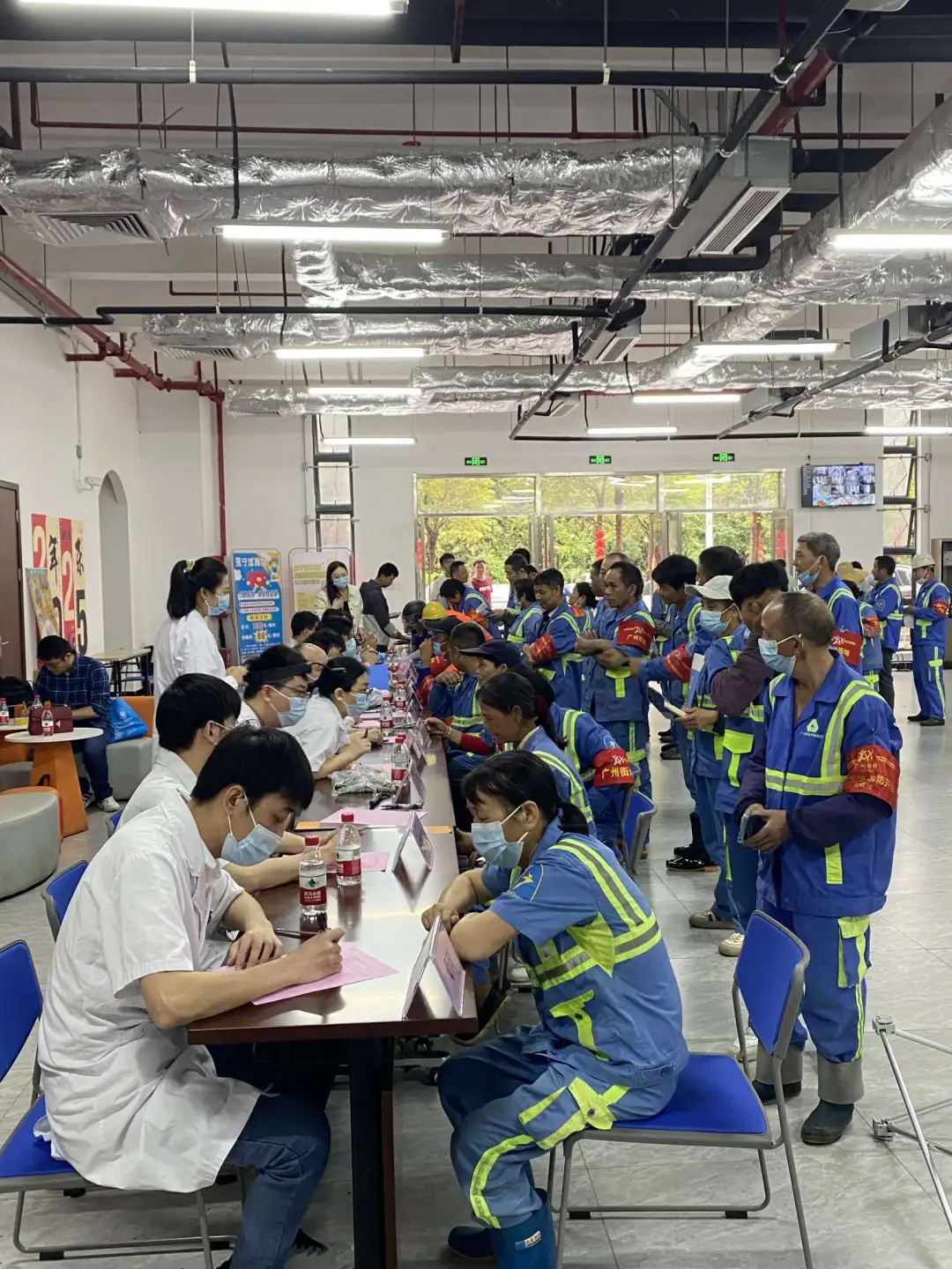 【院内新闻】关爱城市美容师 健康义诊暖人心 【院内新闻】关爱城市美容师 健康义诊暖人心