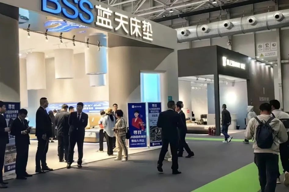 集团广饶市场组织家居广场业主赴第22届青岛国际家具展参观考察 集团广饶市场组织家居广场业主赴第22届青岛国际家具展参观考察