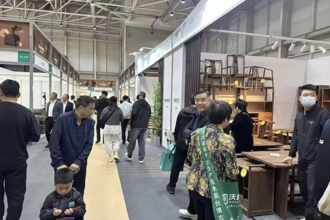 集团广饶市场组织家居广场业主赴第22届青岛国际家具展参观考察 集团广饶市场组织家居广场业主赴第22届青岛国际家具展参观考察