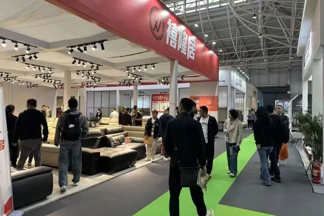 集团广饶市场组织家居广场业主赴第22届青岛国际家具展参观考察 集团广饶市场组织家居广场业主赴第22届青岛国际家具展参观考察