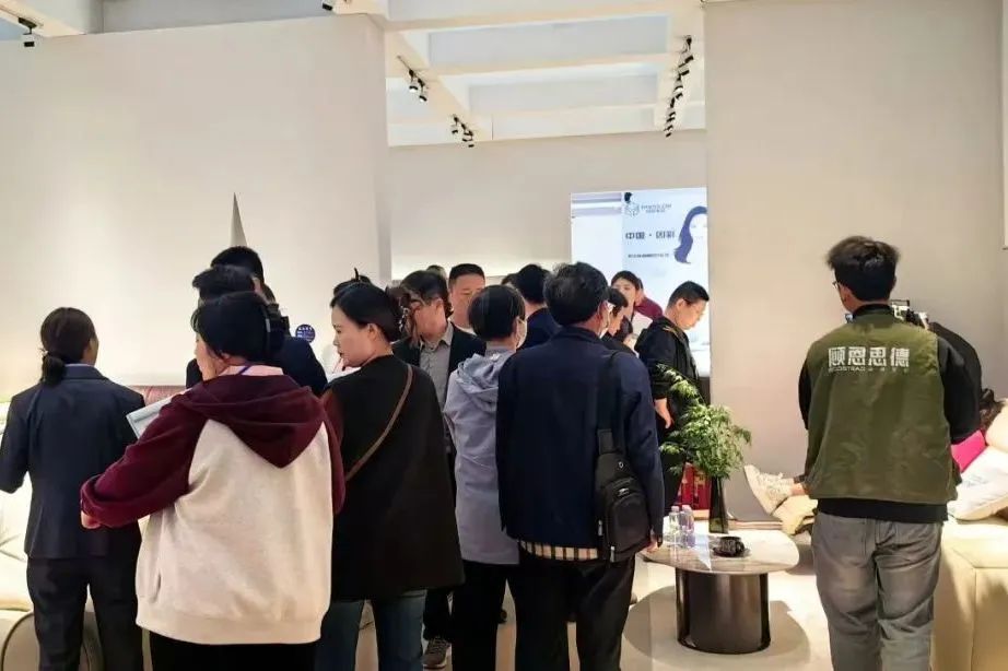 集团广饶市场组织家居广场业主赴第22届青岛国际家具展参观考察 集团广饶市场组织家居广场业主赴第22届青岛国际家具展参观考察