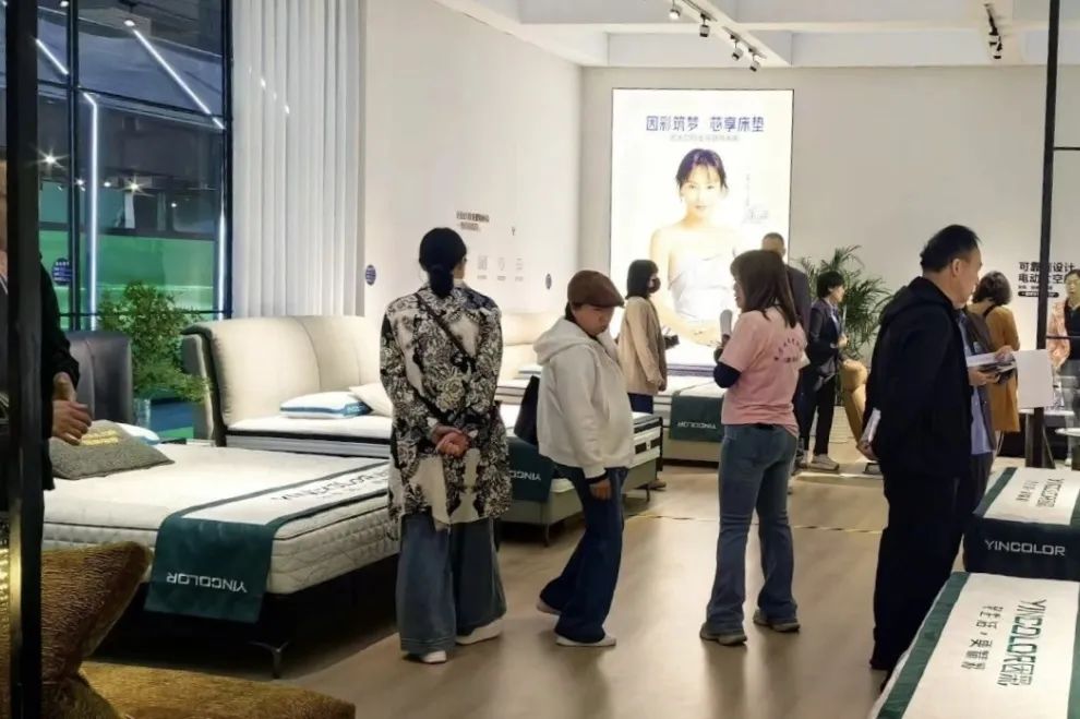 集团广饶市场组织家居广场业主赴第22届青岛国际家具展参观考察 集团广饶市场组织家居广场业主赴第22届青岛国际家具展参观考察