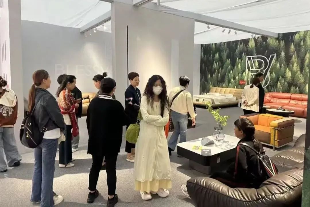 集团广饶市场组织家居广场业主赴第22届青岛国际家具展参观考察 集团广饶市场组织家居广场业主赴第22届青岛国际家具展参观考察