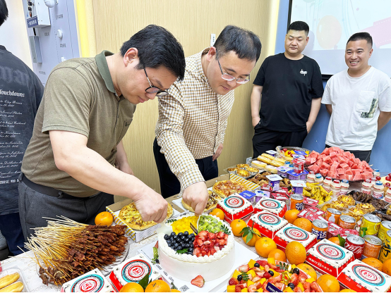 4月員工生日會(huì)丨溫暖相伴,快樂同行! 4月員工生日會(huì)丨溫暖相伴,快樂同行!