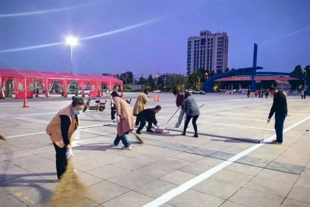 零成本焕新!集团广饶市场组织员工、商户夜间“停车位划线”,彰显团队精神! 零成本焕新!集团广饶市场组织员工、商户夜间“停车位划线”,彰显团队精神!