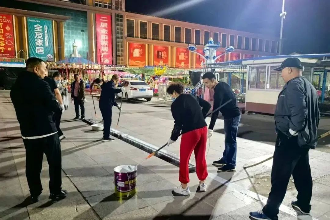零成本焕新!集团广饶市场组织员工、商户夜间“停车位划线”,彰显团队精神! 零成本焕新!集团广饶市场组织员工、商户夜间“停车位划线”,彰显团队精神!