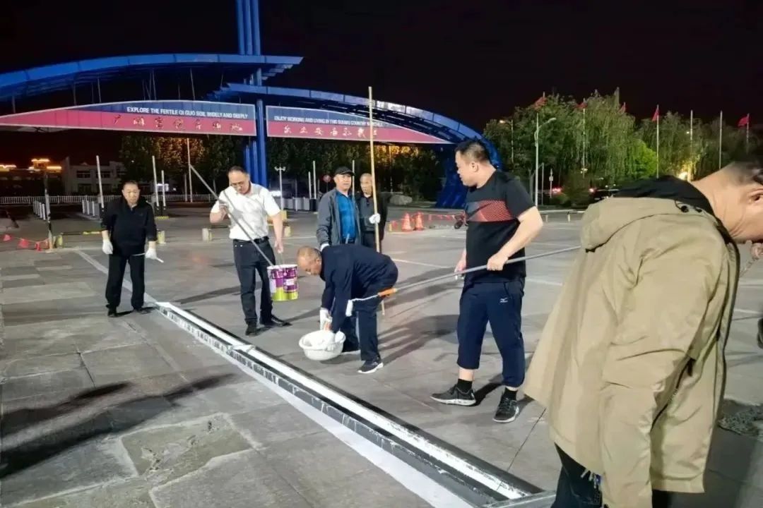 零成本焕新!集团广饶市场组织员工、商户夜间“停车位划线”,彰显团队精神! 零成本焕新!集团广饶市场组织员工、商户夜间“停车位划线”,彰显团队精神!