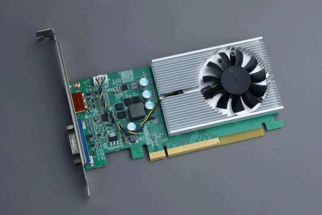 搭载能运行DeepSeek的高性能CPU 联想开天M90z G1t台式机真机实测 搭载能运行DeepSeek的高性能CPU 联想开天M90z G1t台式机真机实测