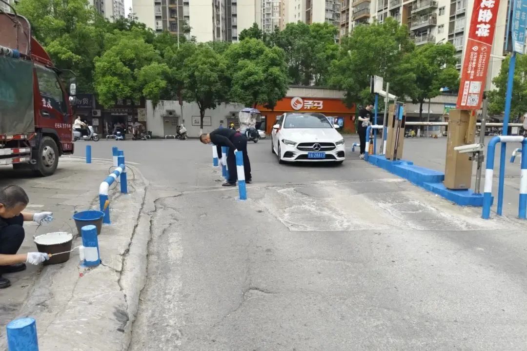 除锈焕新保畅行:集团重庆市场开展专项行动筑牢停车安全屏障 除锈焕新保畅行:集团重庆市场开展专项行动筑牢停车安全屏障