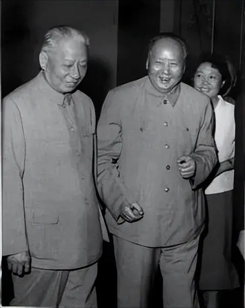斯诺问毛泽东:你何时感觉要把刘少奇从政治上搞掉? 斯诺问毛泽东:你何时感觉要把刘少奇从政治上搞掉?
