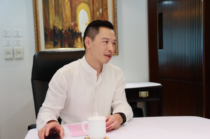 谦谦君子,温润如玉 — 朱锦荣,一名致力于翡翠国际化的变革者 谦谦君子,温润如玉 — 朱锦荣,一名致力于翡翠国际化的变革者