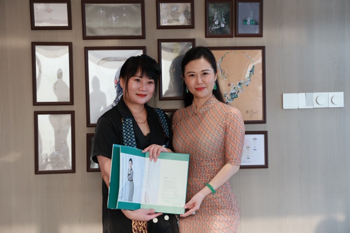 唯有牡丹真国色,花开时节动京城 —欧阳慧馨,以爱和美诠释“国色”珠宝的典范 唯有牡丹真国色,花开时节动京城 —欧阳慧馨,以爱和美诠释“国色”珠宝的典范