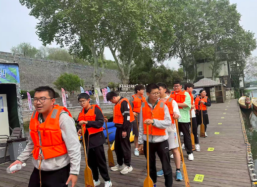 记我校龙舟友谊赛