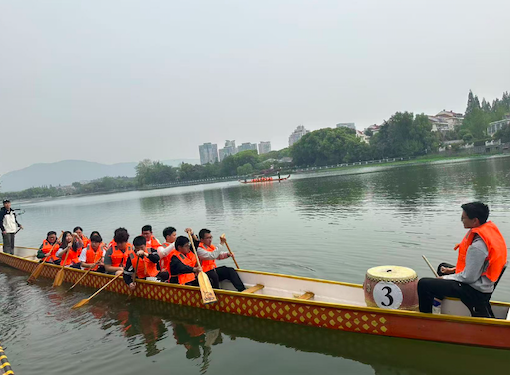 记我校龙舟友谊赛