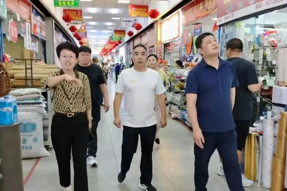 浙江义乌商城集团领导赴集团文登市场考察洽谈,共谋内贸合作新机遇 浙江义乌商城集团领导赴集团文登市场考察洽谈,共谋内贸合作新机遇