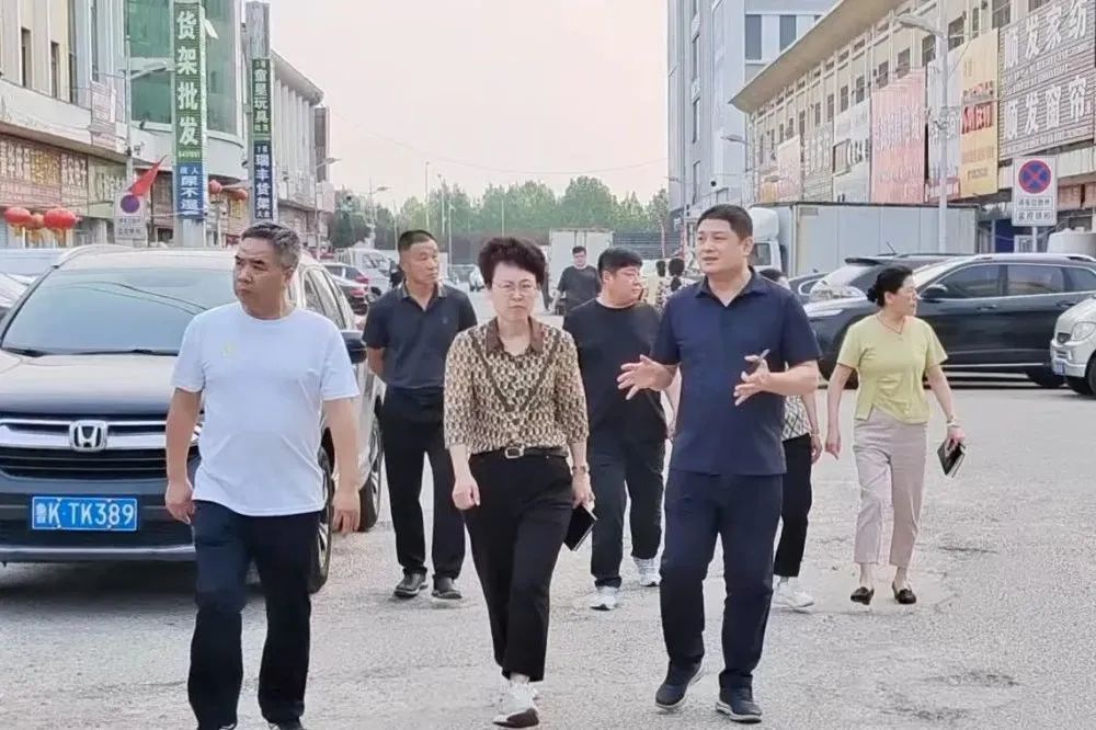 浙江义乌商城集团领导赴集团文登市场考察洽谈,共谋内贸合作新机遇 浙江义乌商城集团领导赴集团文登市场考察洽谈,共谋内贸合作新机遇