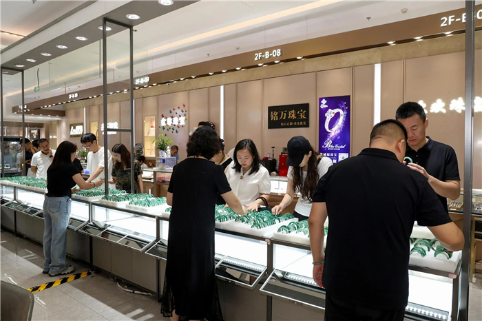 从矿山到市场:深珠宝非洲翠专业市场启幕,水贝开启玉石产业数智化革新 从矿山到市场:深珠宝非洲翠专业市场启幕,水贝开启玉石产业数智化革新