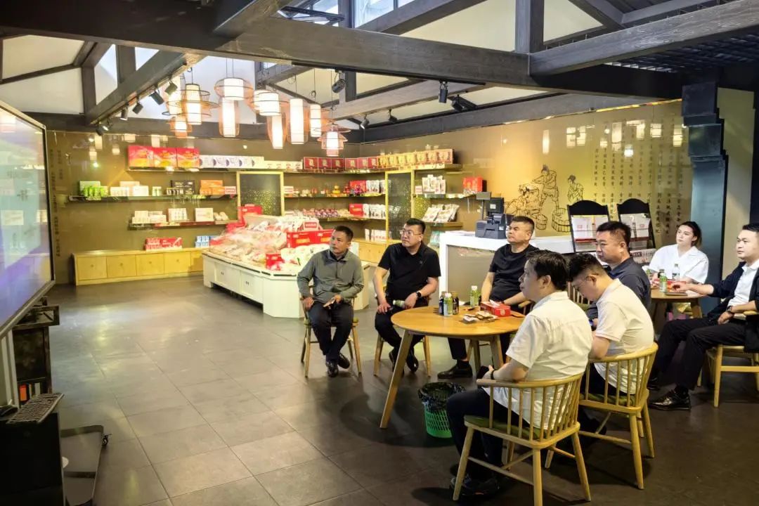 黑龙江齐齐哈尔市富拉尔基区委书记杨文波一行莅临集团杭州总部参观考察