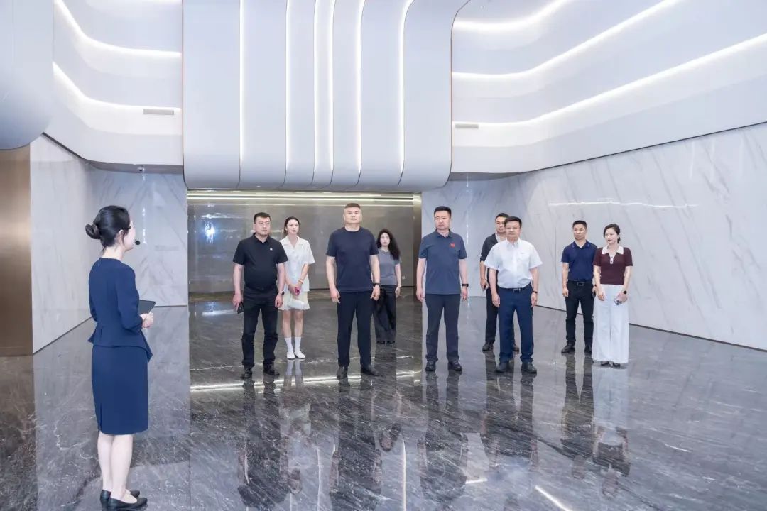 黑龙江齐齐哈尔市富拉尔基区委书记杨文波一行莅临集团杭州总部参观考察