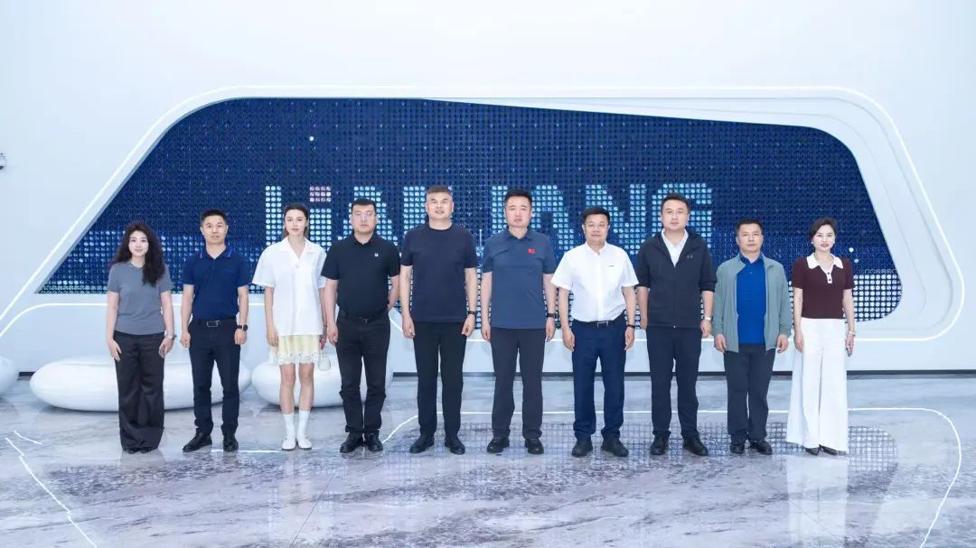 黑龙江齐齐哈尔市富拉尔基区委书记杨文波一行莅临集团杭州总部参观考察