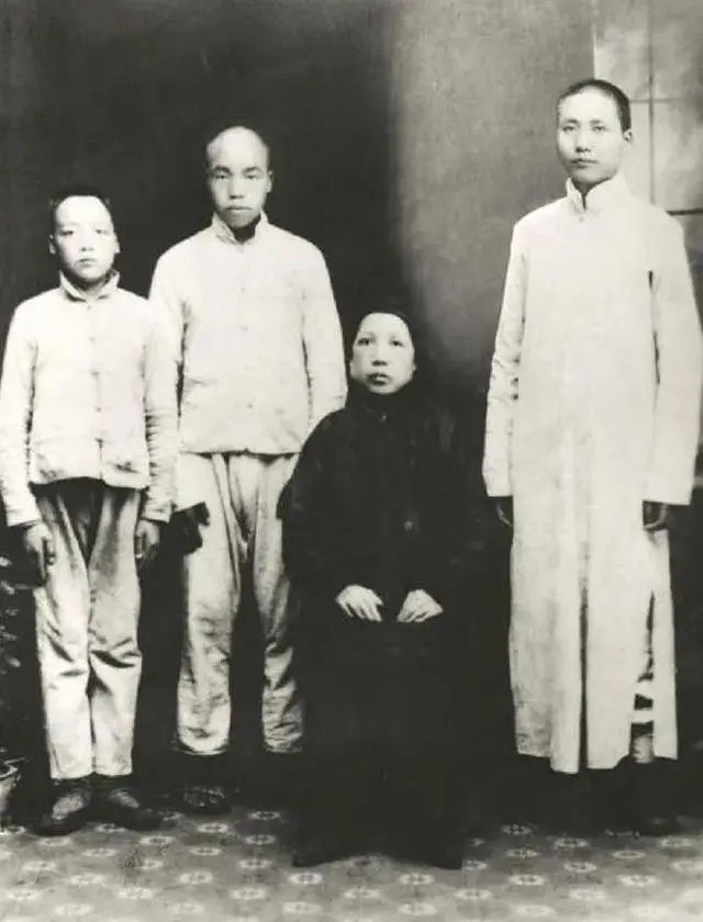 罗一秀与毛主席夫妻3年,名分虽没被承认,50年主席为她破例一回 罗一秀与毛主席夫妻3年,名分虽没被承认,50年主席为她破例一回
