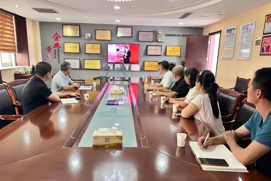 浙江义乌商城集团领导莅临集团广饶市场考察洽谈,共商内贸合作新篇章 浙江义乌商城集团领导莅临集团广饶市场考察洽谈,共商内贸合作新篇章