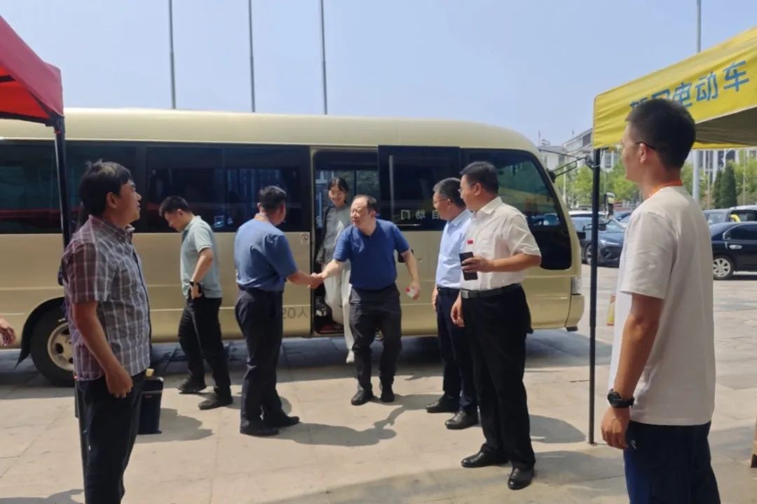 济南市市级创业街区建设现场考察小组领导一行莅临集团济南市场参观考察 济南市市级创业街区建设现场考察小组领导一行莅临集团济南市场参观考察