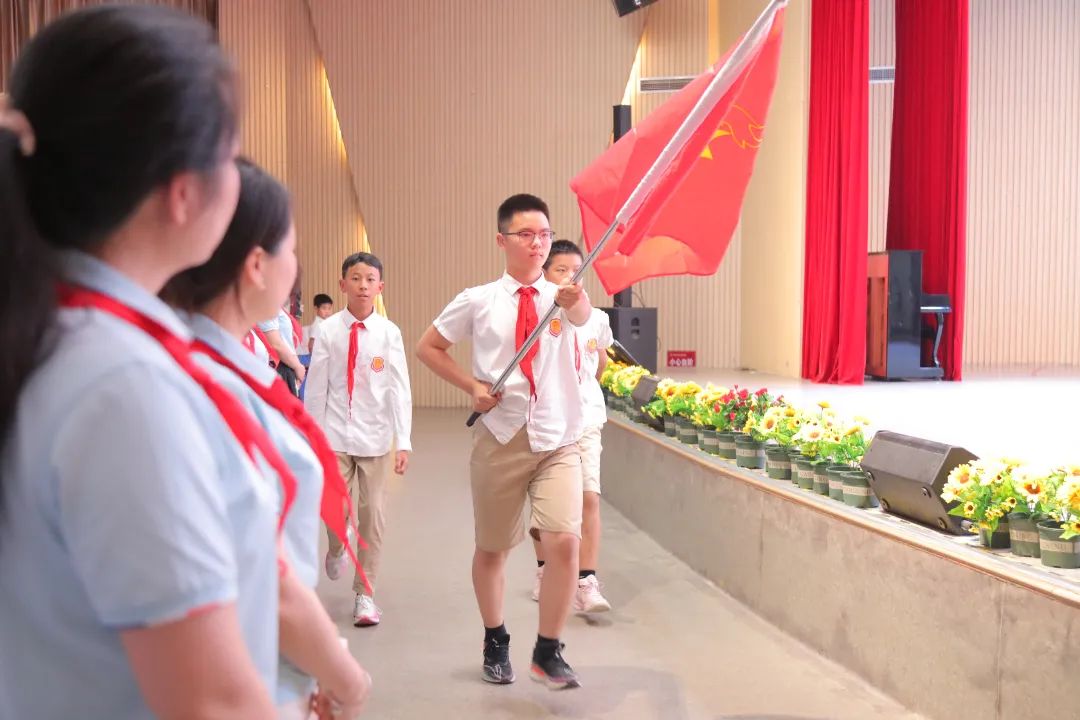 牢记党的指导，争做强国少年——成都王府小学部新队员入队仪式