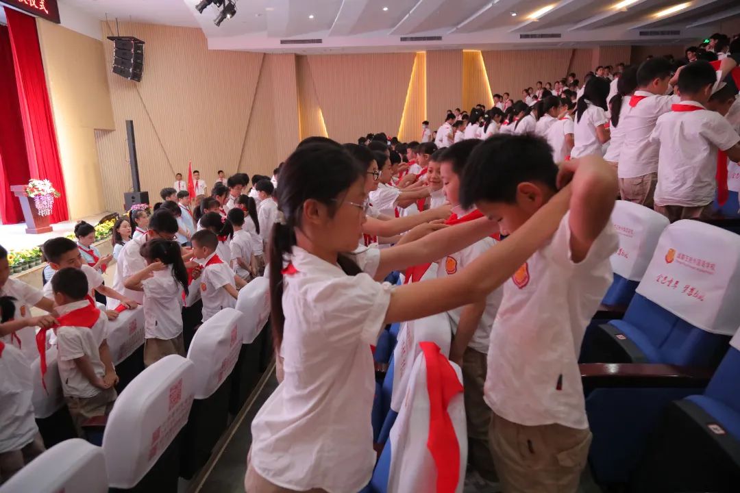 牢记党的指导，争做强国少年——成都王府小学部新队员入队仪式