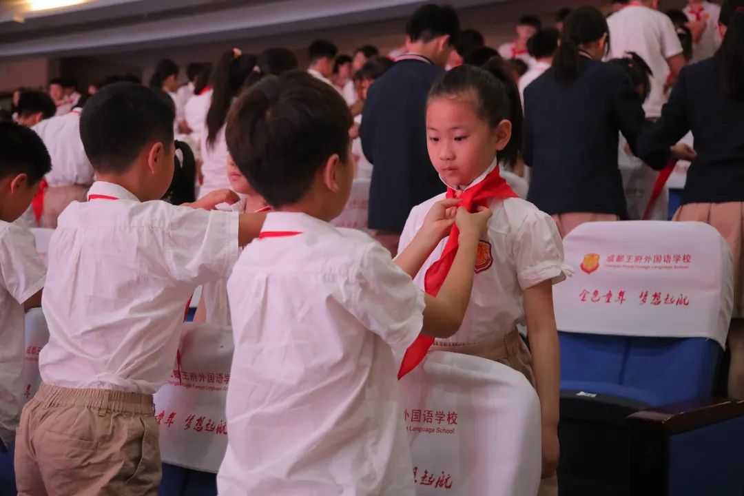 牢记党的指导，争做强国少年——成都王府小学部新队员入队仪式