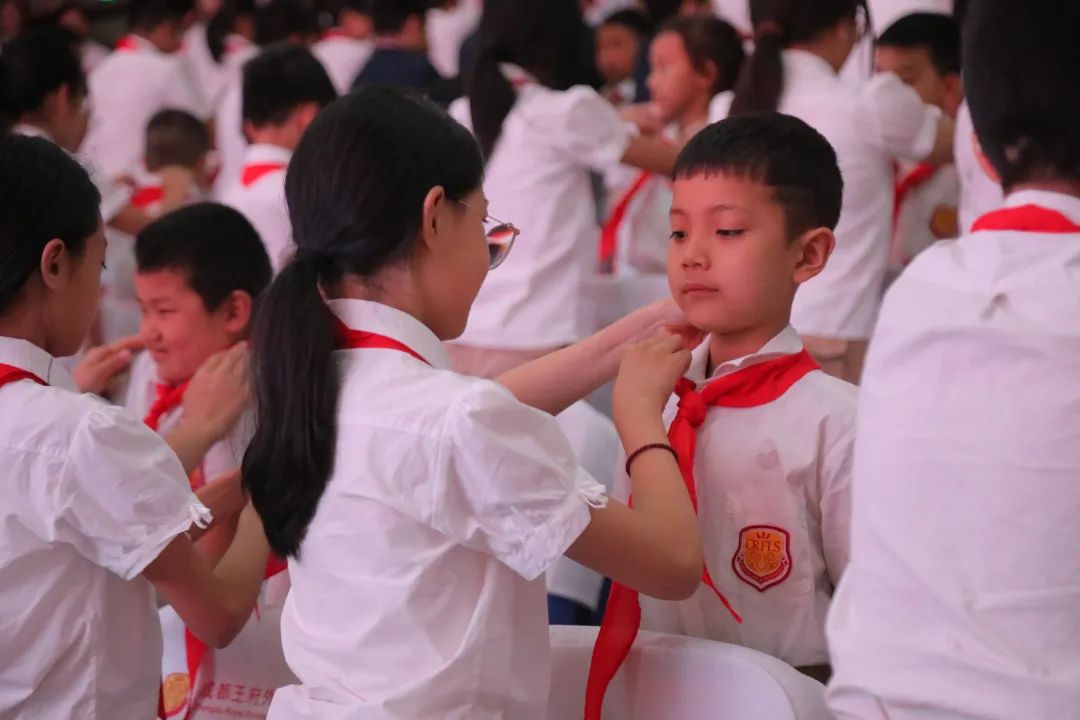 牢记党的指导，争做强国少年——成都王府小学部新队员入队仪式