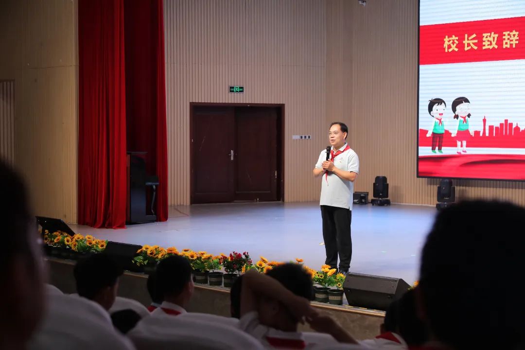 牢记党的指导，争做强国少年——成都王府小学部新队员入队仪式