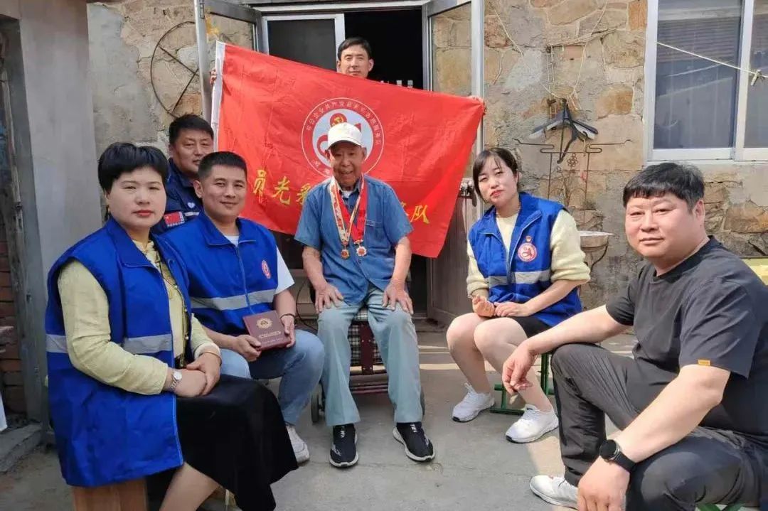 集团文登市场开展端午节慰问活动,非公党员志愿者情系抗战老兵 集团文登市场开展端午节慰问活动,非公党员志愿者情系抗战老兵