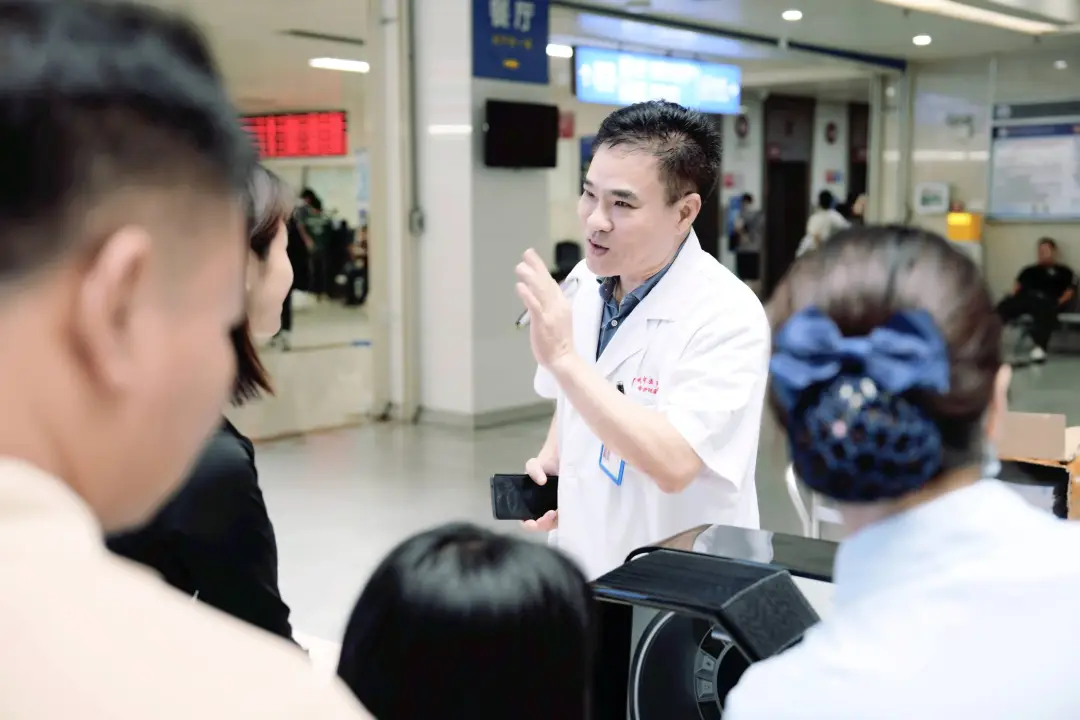 院内新闻|“以医者仁心护银龄之美——广州中医药大学金沙洲医院成功开展全国护肤日多学科义诊” 院内新闻|“以医者仁心护银龄之美——广州中医药大学金沙洲医院成功开展全国护肤日多学科义诊”