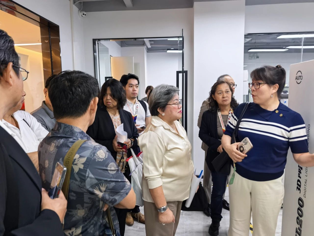 探寻智造实力深化产业协同:菲律宾珠宝代表团深度考察广州番禺珠宝技术与设备 探寻智造实力深化产业协同:菲律宾珠宝代表团深度考察广州番禺珠宝技术与设备
