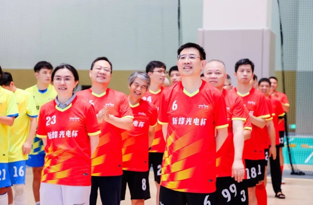 武汉新城 “新烽光电杯”2025足球联谊赛圆满收官! 武汉新城 “新烽光电杯”2025足球联谊赛圆满收官!