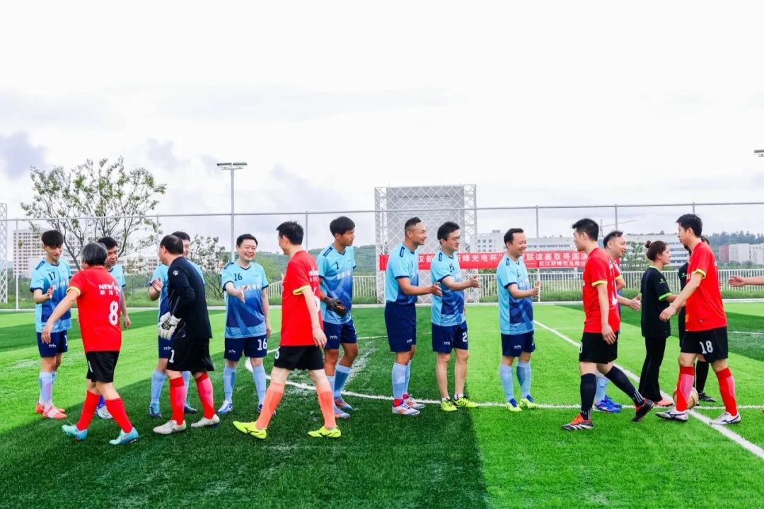 武汉新城 “新烽光电杯”2025足球联谊赛圆满收官! 武汉新城 “新烽光电杯”2025足球联谊赛圆满收官!
