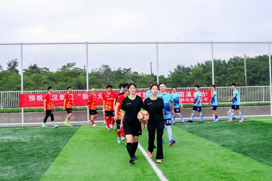 武汉新城 “新烽光电杯”2025足球联谊赛圆满收官! 武汉新城 “新烽光电杯”2025足球联谊赛圆满收官!