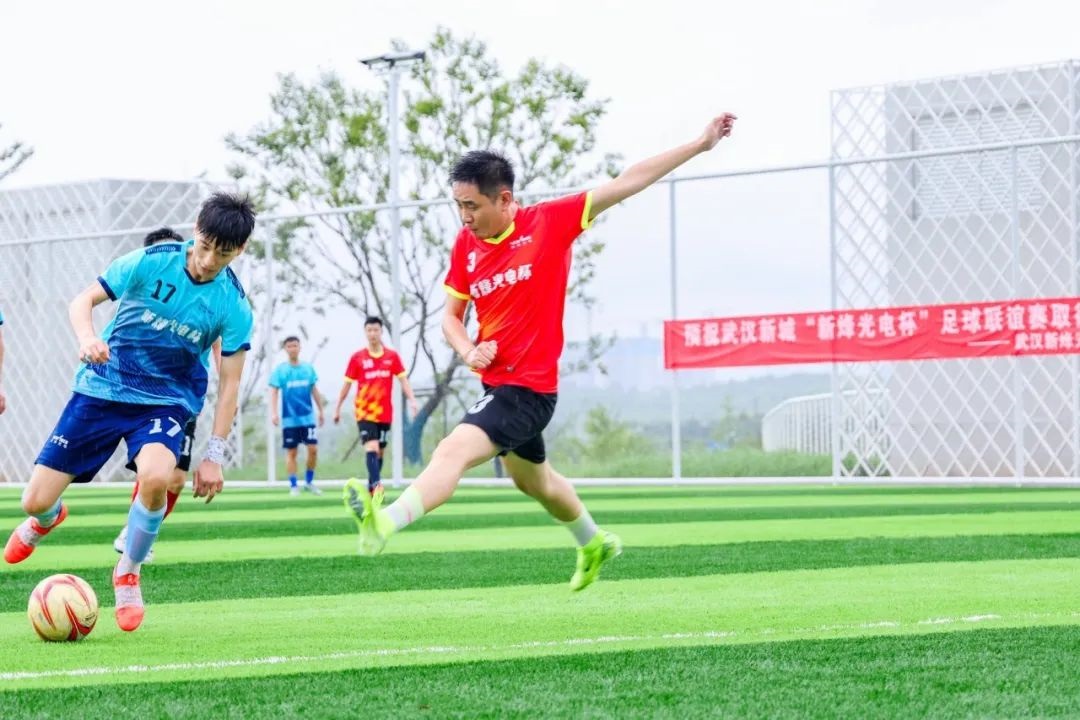 武汉新城 “新烽光电杯”2025足球联谊赛圆满收官! 武汉新城 “新烽光电杯”2025足球联谊赛圆满收官!