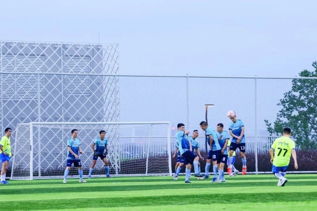武汉新城 “新烽光电杯”2025足球联谊赛圆满收官! 武汉新城 “新烽光电杯”2025足球联谊赛圆满收官!