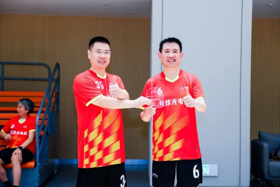 武汉新城 “新烽光电杯”2025足球联谊赛圆满收官! 武汉新城 “新烽光电杯”2025足球联谊赛圆满收官!