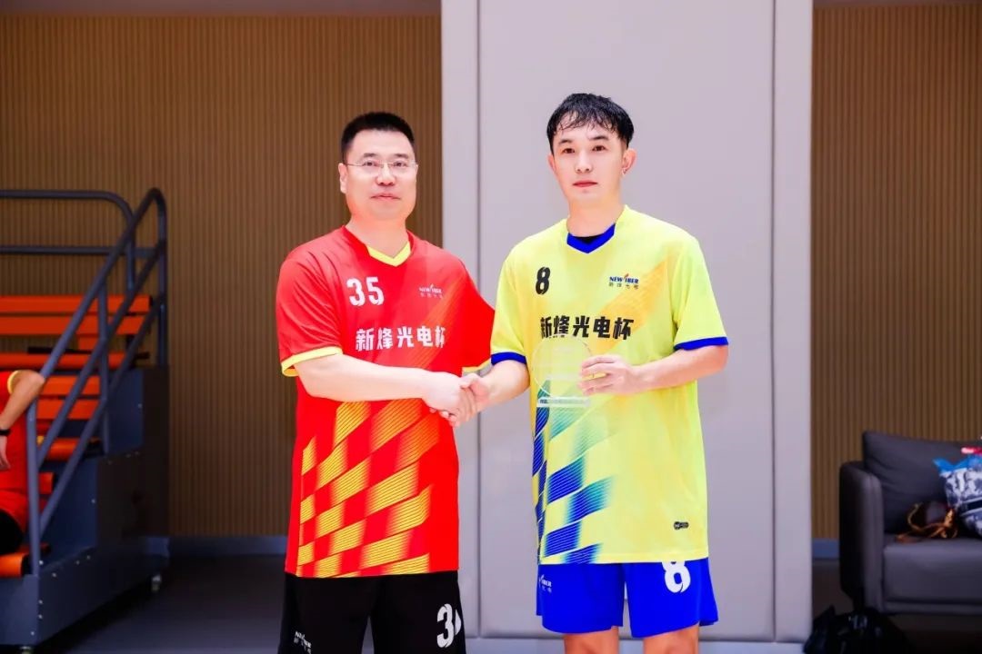 武汉新城 “新烽光电杯”2025足球联谊赛圆满收官! 武汉新城 “新烽光电杯”2025足球联谊赛圆满收官!
