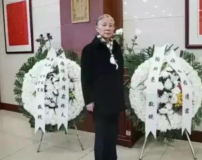 2022秋,林立衡女士送别丈夫张清霖 2022秋,林立衡女士送别丈夫张清霖
