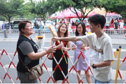 聚焦 | 华神科技开展 ”青城山泉,金榜题名” 助力高考公益活动 践行社会责任 聚焦 | 华神科技开展 ”青城山泉,金榜题名” 助力高考公益活动 践行社会责任