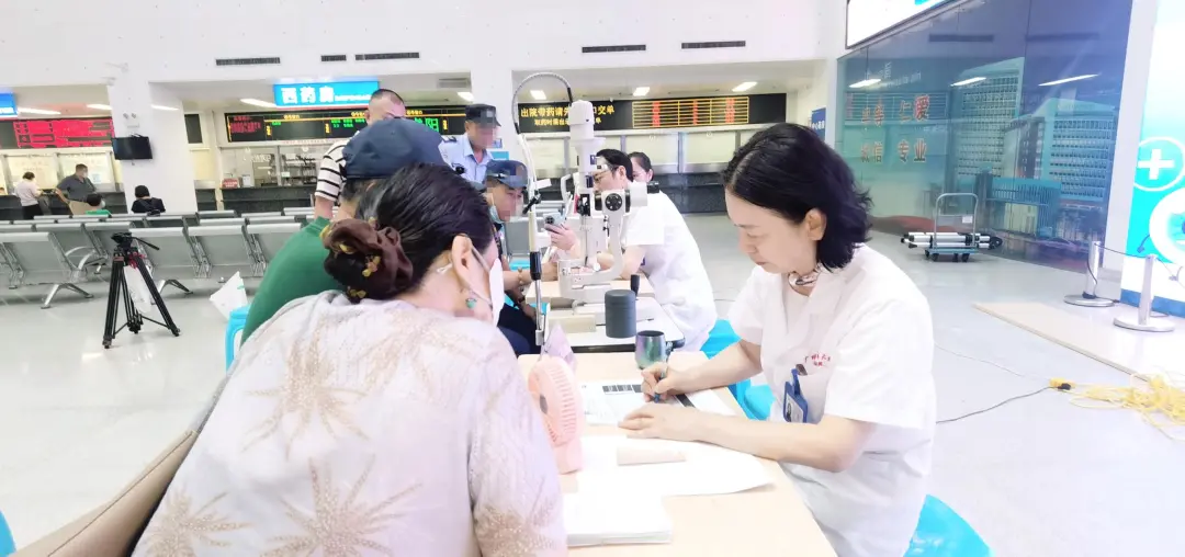 院内新闻|广州中医药大学金沙洲医院眼科中心成功举办2025年全国爱眼日义诊活动 院内新闻|广州中医药大学金沙洲医院眼科中心成功举办2025年全国爱眼日义诊活动